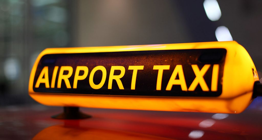4 Benefits of Using an Airport Taxi Service