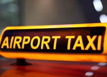 4 Benefits of Using an Airport Taxi Service